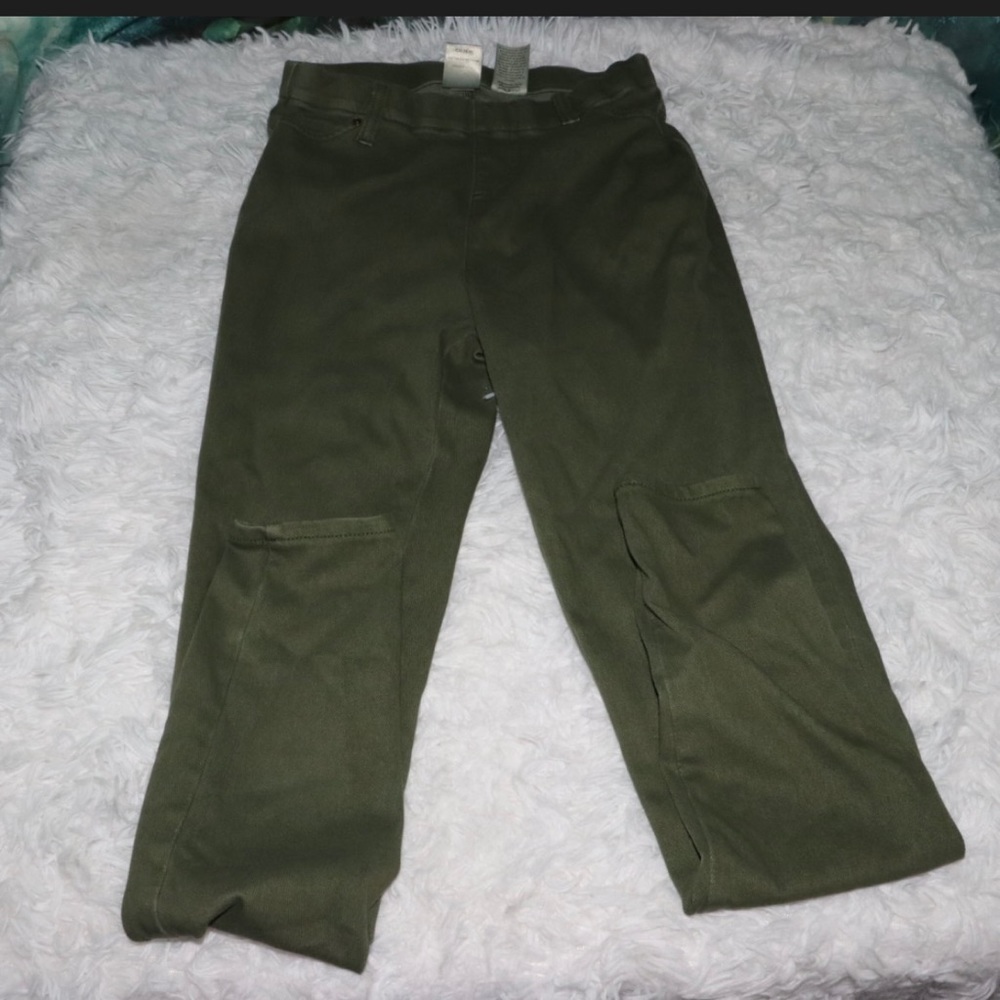 Women’s Time And Tru Woven Mid Rise Capris